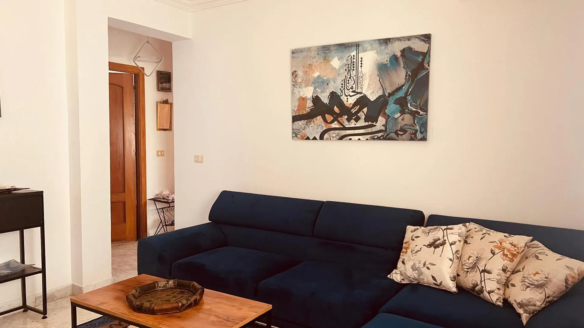 Apartment Ennasr, Apt Tres Bien Equipe, Central Et Paisible Borj Turki